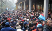 Hangzhou Lingyin Temple distributes Laba porridge