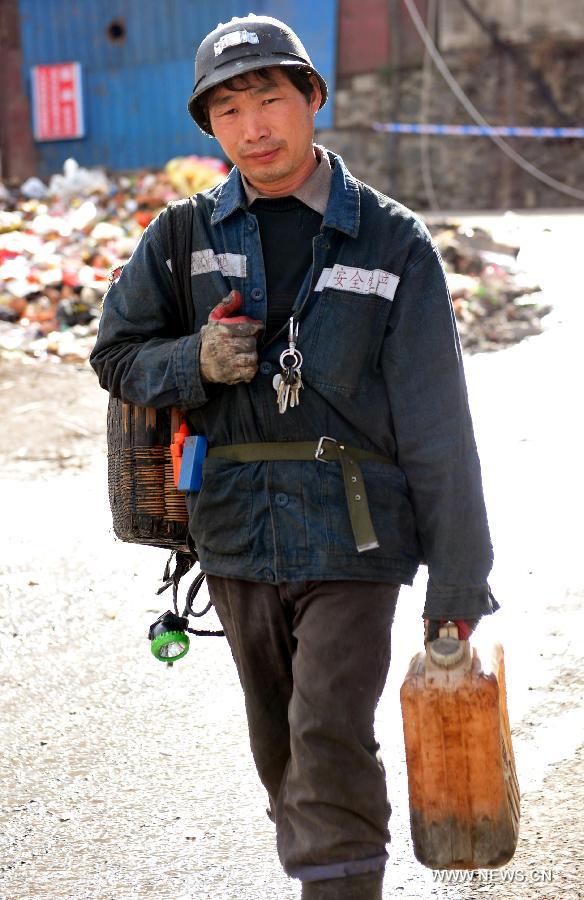 A miner prepares to participate in rescue operation outside the coalmine in which a coal and gas outburst has left two people dead at the Jinjia Coal Mine under the Panjiang Investment Holding Group in Liupanshui City, southwest China's Guizhou Province, Jan. 20, 2013. Rescuers have been working for 42 hours until 1 p.m. on Jan. 20, but they failed to find the trapped miners. (Xinhua/Yang Ying) 