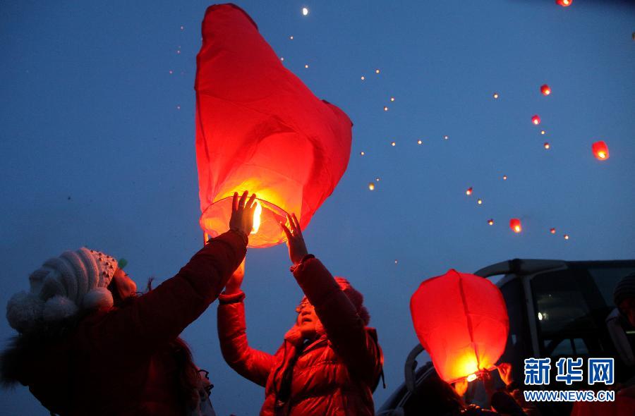 People fly sky lanterns, also known as Kongming lanterns, at the Ayding Lake area in the Turpan basin in the Xinjiang Uygur Autonomous Region to celebrate the upcoming Spring Festival, which falls on February 10. The dry lakebed is about 155 meters below sea level, which makes it the world's second lowest point after the Dead Sea.