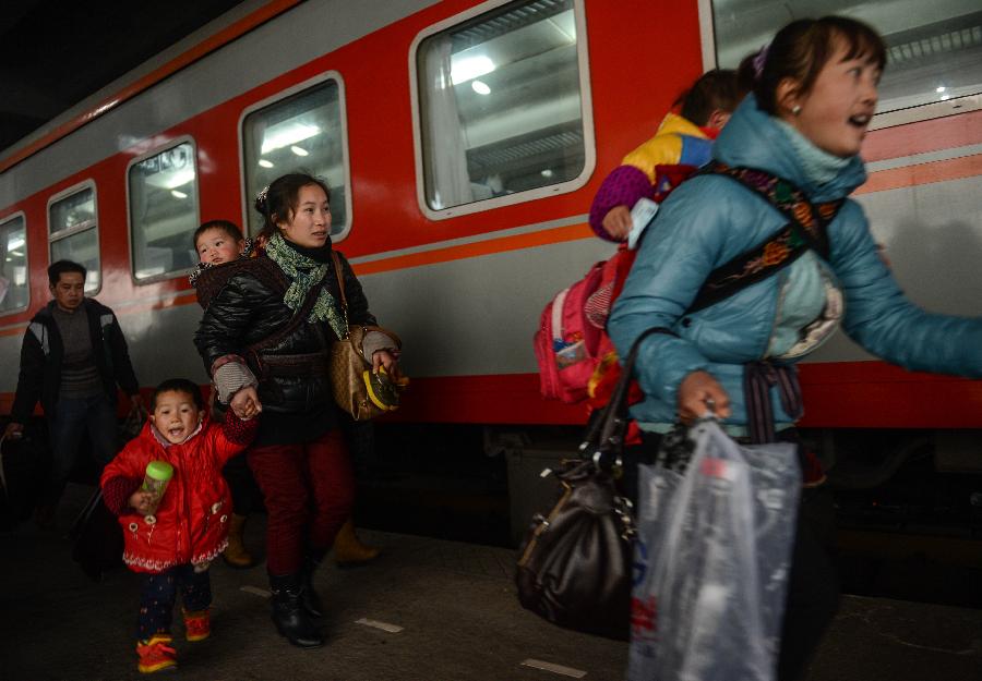 Some children and their family members get ready to board a train from Hangzhou to Guiyang, capital of southwest China's Guizhou Province, in Hangzhou, capital of east China's Zhejiang Province, Jan. 22, 2013. Many migrant workers and their children have started to return home in order to avoid the Spring Festival travel peak that begins on Jan. 26 and will last for about 40 days. The Spring Festival, the most important occasion for a family reunion for the Chinese people, falls on the first day of the first month of the traditional Chinese lunar calendar, or Feb. 10 this year. (Xinhua/Han Chuanhao)