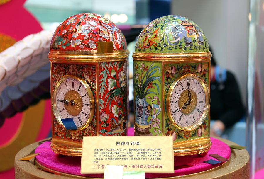 Photo taken on Jan. 22, 2013 shows the cloisonne clocks made by artist Zhang Tonglu during an exhibition in south China's Hong Kong. An exhibition of Zhang Tonglu's cloisonne art works was held here on Tuesday, showing 22 pieces of cloisonne works. (Xinhua/Li Peng) 