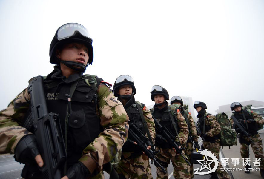 Special operation members are in comprehensive military training. (China Military Online/Li Ke)
