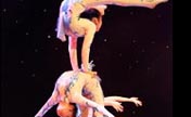 Unbelievable soft body! Chinese acrobatic charm
