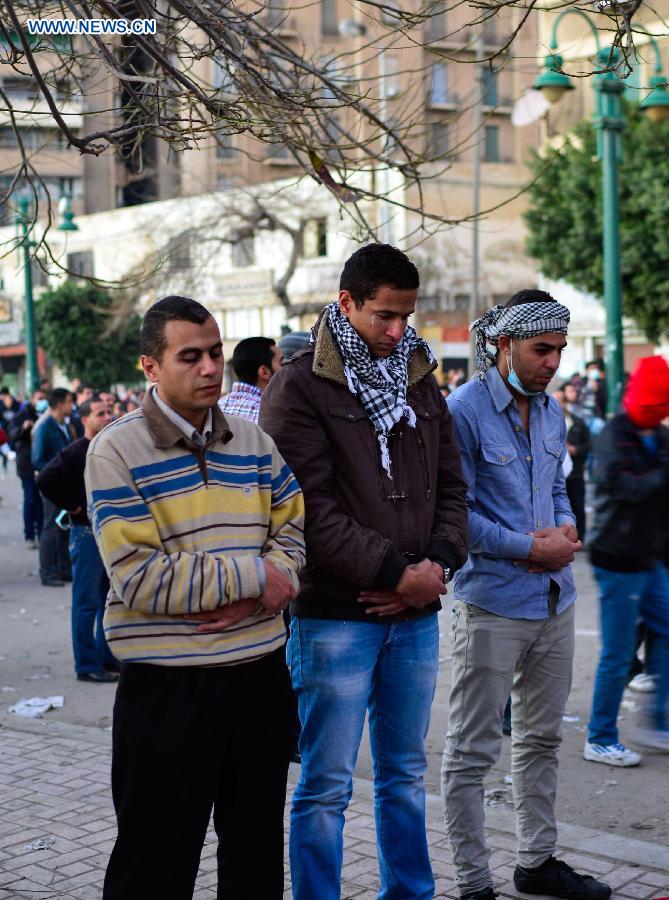 Egyptian protestors pray near the government building in Alexandria on Jan. 25, 2013, during a massive demonstrations held nationwide to mark the second anniversary of the 2011 unrest that toppled former president Hosni Mubarak. (Xinhua/Qin Haishi) 