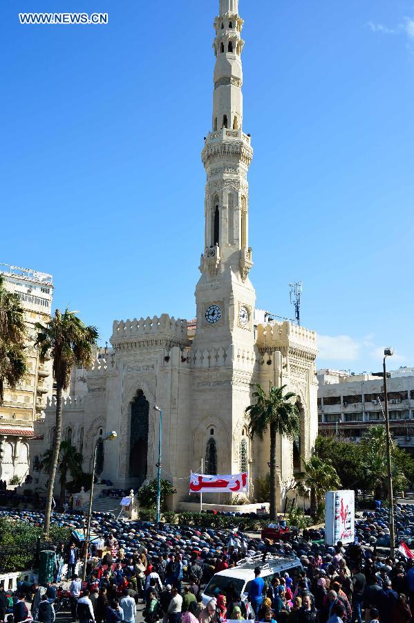 Egyptians attend a prayer in front of Al Qaed Ibrahim Mosque in Alexandria, the second biggest city of Egypt, on Jan. 25, 2013, marking the second anniversary of the 2011 unrest that toppled former leader Hosni Mubarak. (Xinhua/Qin Haishi)
