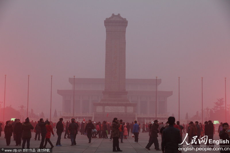 A photo taken on Jan. 28 shows the fog shrouded Tiananmen Square. Beijing's meteorological center on Monday issued a yellow-coded alert for haze as the fourth foggy weather in this month hit the city and cuts the visibility below 3,000 meters in major parts of Beijing. (Photo/CFP)