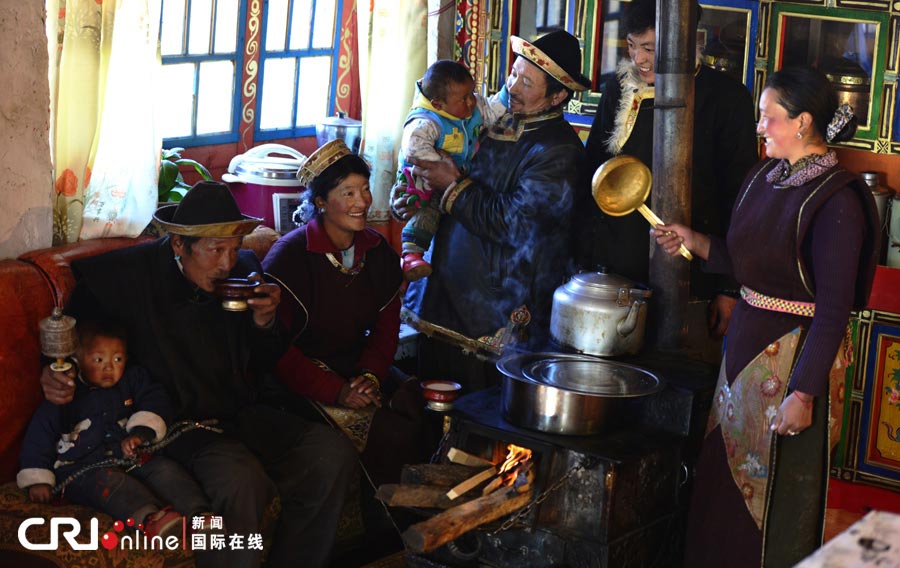 Four generations live under one roof. (CRI Online/ Tong Lage)