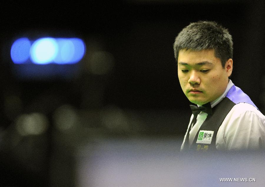Ding Junhui of China reacts during the round 4 game against Mark Selby of England at the German Masters in Berlin, Germany, February 1, 2013. Ding lost 3-5. (Xinhua/Ma Ning)