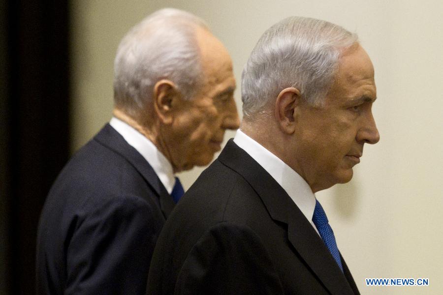 Israeli Prime Minister Benjamin Netanyahu (R) walks with Israeli President Shimon Peres as they leave a hall in the president's Jerusalem residence, Feb. 2, 2013, after Peres tasked Netanyahu to form the next Israeli government. Netanyahu spoke foremost of renewing the peace talks with the Palestinians. Israeli President Shimon Peres tasked incumbent Prime Minister Benjamin Netanyahu on Saturday evening with the task of forming a new government, amid the results of the Jan. 22 national elections. (Xinhua/pool/Jim Hollander)