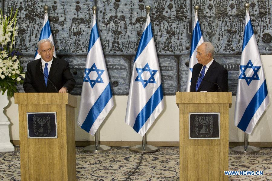 Israeli Prime Minister Benjamin Netanyahu (L) delivers a short speech after Israeli President Shimon Peres tasked him to form a new government, in a brief ceremony in the president's Jerusalem residence, Feb. 2, 2013. Israeli President Shimon Peres tasked incumbent Prime Minister Benjamin Netanyahu on Saturday evening with the task of forming a new government, amid the results of the Jan. 22 national elections. (Xinhua/pool/Jim Hollander)