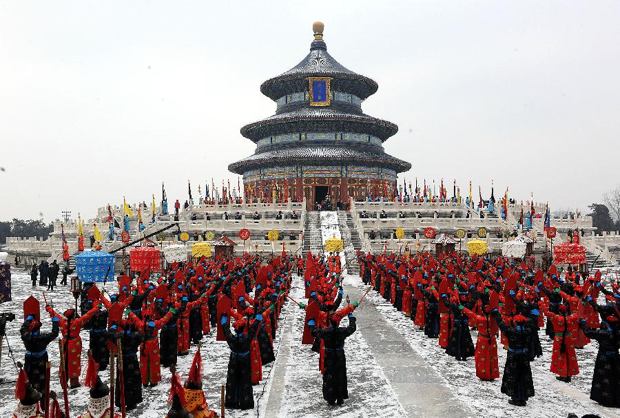 Performers dressed in costumes of the Qing Dynasty (1644-1911) act during a rehearsal of a performance presenting the ancient royal ritual to worship heaven at the Temple of Heaven in Beijing, capital of China, Feb. 5, 2013.  (Xinhua/He Junchang)