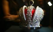 Crown with 110,000 diamonds unveiled