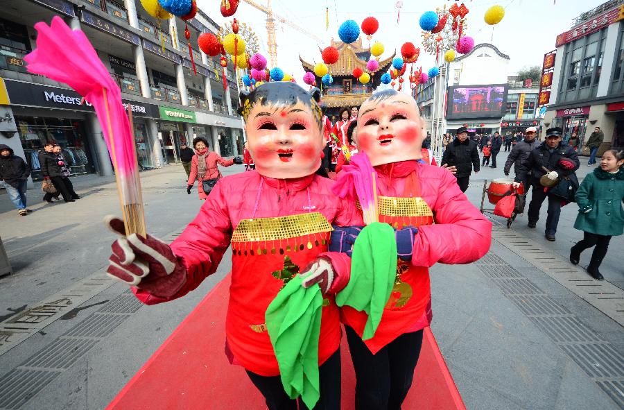 Performers dance at a local event celebrating Chinese Lunar New Year, or Spring Festival, in Wuxi City, east China's Jiangsu Province, Feb. 10, 2013. Various activities were held all over China on Sunday to celebrate the Spring Festival, marking the start of Chinese lunar Year of the snake. The Spring Festival falls on Feb. 10 this year. (Xinhua/Huan Yueliang) 
