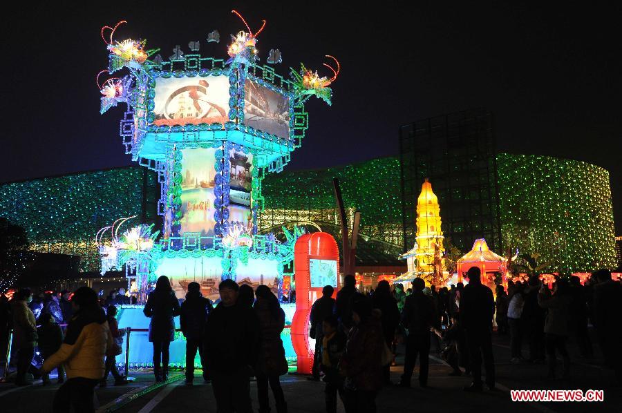 Visitors view the lanterns during a lantern show held to celebrate the Spring Festival, or the Chinese Lunar New Year, in Suzhou, east China's Jiangsu Province, Feb. 13, 2013. (Xinhua/Hang Xingwei) 