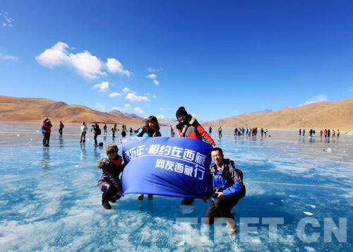 Team members of the "Netizens' Tibet Tour in Losar" took picture on the lake on Feb.14, 2013. The event is organized by the China Tibet Online in Beijing. Eleven lucky netizens are chosen to celebrate the Chinese Spring Festival and Tibetan New Year, Losar in Tibet with staff of the organizer.[Photo/China Tibet Online]