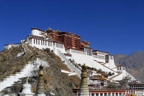 The view of the Potala Palace from a viewing platform.[Photo/China Tibet Online]