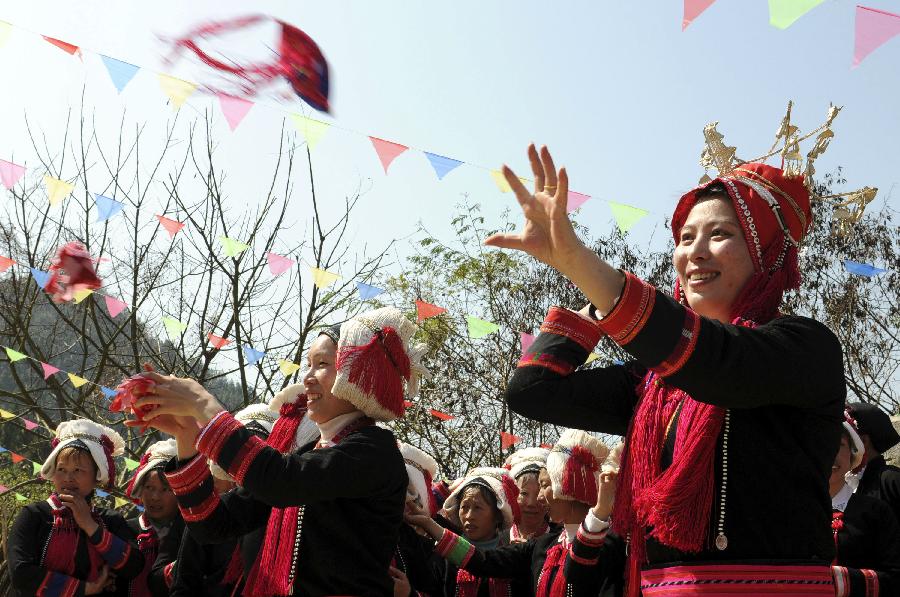 Girls of the Yao ethnic group cast earthbags to celebrate the Chinese New Year in Wei'e Yao Ethnic Group Village in Leli Township of Tianlin County, south China's Guangxi Zhuang Autonomous Region, Feb. 17, 2013. People here follow a tradition to cast earthbags to celebrate the Chinese New Year. (Xinhua/Wei Wanzhong)