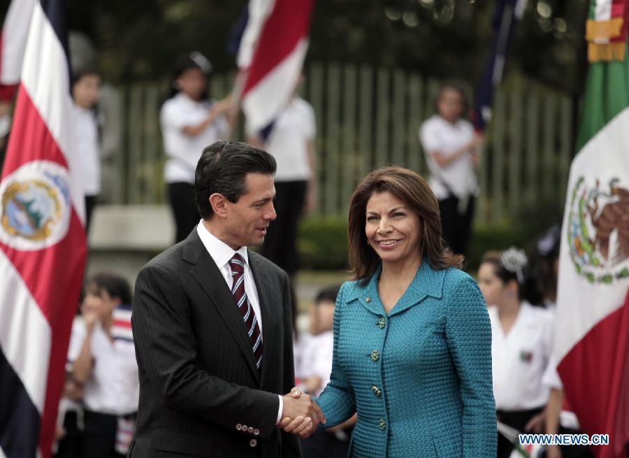 Costa Rica's President Laura Chinchilla (R) shakes hands with Mexico's President Enrique Pena Nieto during a welcoming ceremony at the Art museum in San Jose, capital of Costa Rica, on Feb. 19, 2013. Nieto is on an official visit of two days in Costa Rica. (Xinhua/Kent Gilbert) 