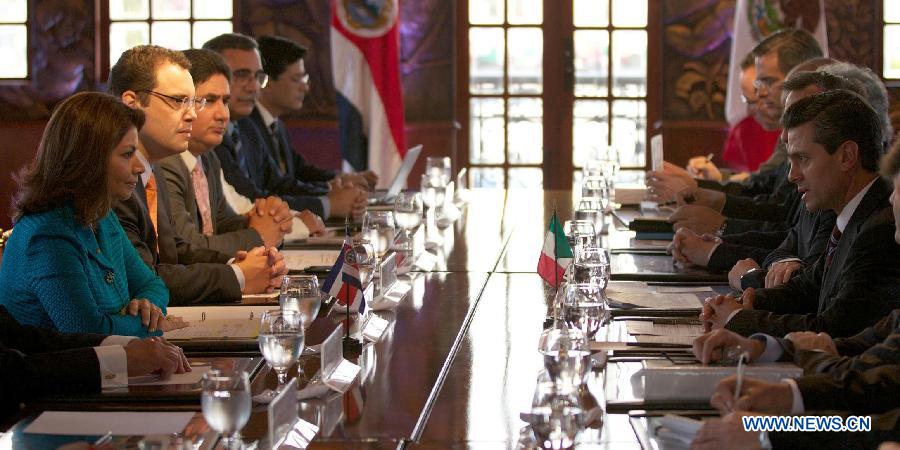 Costa Rica's President Laura Chinchilla (L) and Mexico's President Enrique Pena Nieto (R) meet in San Jose, capital of Costa Rica, on Feb. 19, 2013. Nieto is on an official visit of two days in Costa Rica. (Xinhua/Presidency of Mexico)  