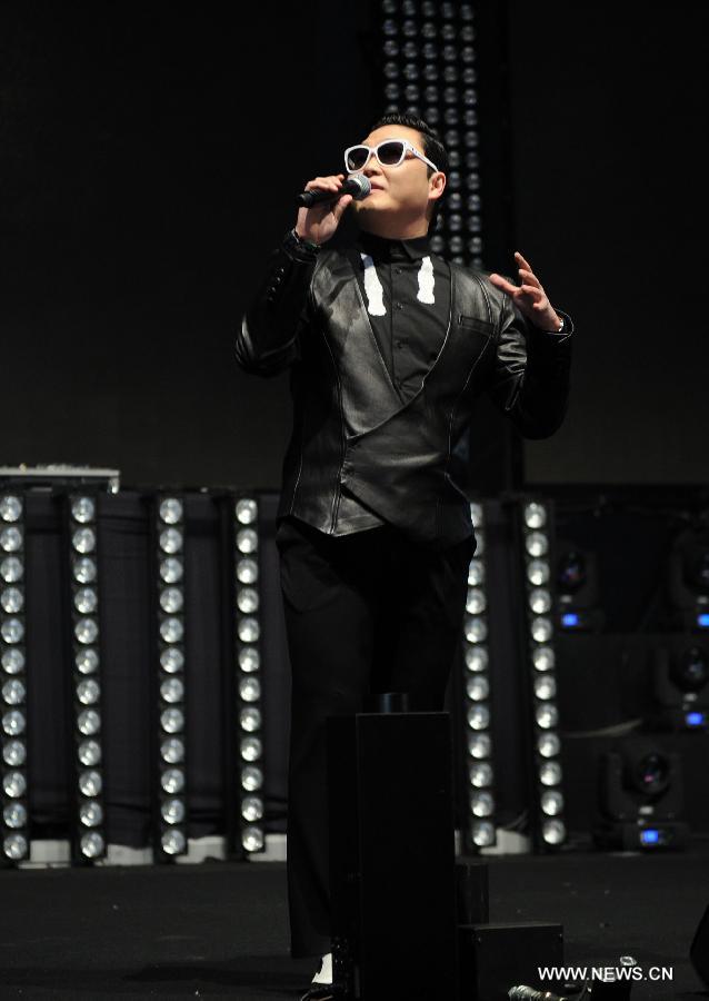 South Korean rapper Park Jae-sang (front) performs on the stage during the concert in Istanbul, Turkey, on Feb. 22, 2013. South Korean rapper Park Jae-sang, better known as PSY, performed a concert on Friday in Istanbul's festival "Istanbul Blue Night". (Xinhua/Ma Yan) 