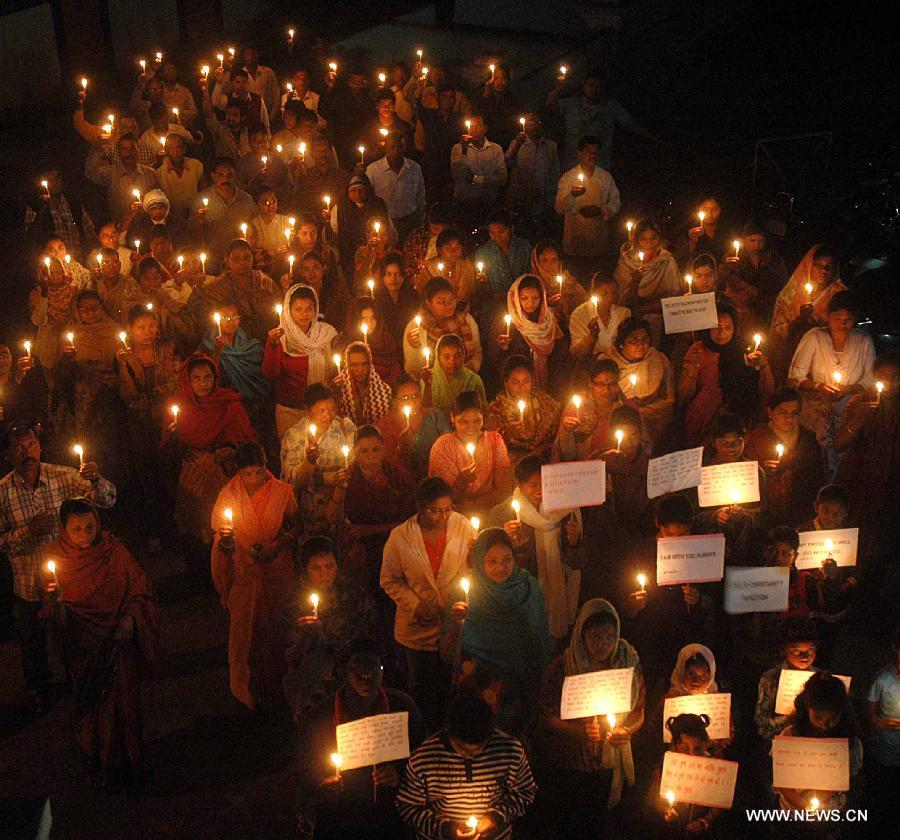 Indian people take part in a candle light vigil to pay tribute to victims who died or injuried in Hyderabad serial bomb blast in Bhopal, India, Feb. 22, 2013. At least 18 people were killed and over 50 critically injured in two serial blasts in the southern Indian city of Hyderabad Thursday evening in the biggest terrorist attack in India since the 2008 Mumbai attacks, police said. (Xinhua/Stringer)