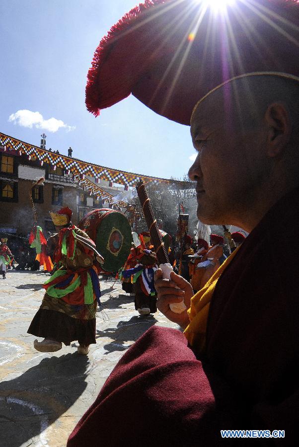 A monk is seen holding a bunch of incense during a prayer at the Qoide Monastery in Gonggar County of Shannan Prefecture, southwest China's Tibet Autonomous Region, Feb. 25, 2013. A prayer event was held here Monday, which is the 15th day of January in the Tibetan calendar, marking the end of the Tibetan new year. (Xinhua/Chogo)