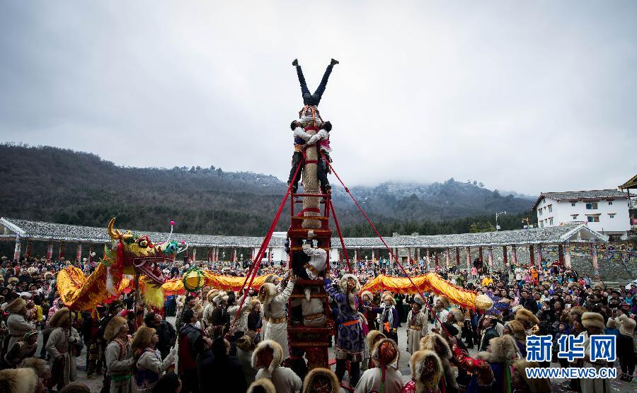 Tibetans celebrate the Shangjiu Festival in Baoxing county of Sichuan on Feb. 18, 2013. (Xinhua/Jiang Hongjing)