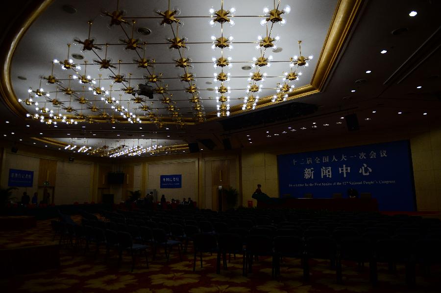 Photo taken on Feb. 26, 2013 shows a press room of the press center for the 2013 sessions of the National People's Congress (NPC) and the Chinese People's Political Consultative Conference (CPPCC) in Beijing, capital of China. The upcoming annual sessions of the NPC, China's top legislature, and the CPPCC, the country's top political advisory body, launched a press center Tuesday in the Media Center Hotel in downtown Beijing. (Xinhua/Jin Liangkuai) 