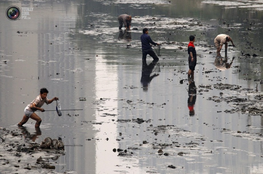 Fishermen catch fish in a polluted river in Beijing. (File Photo)