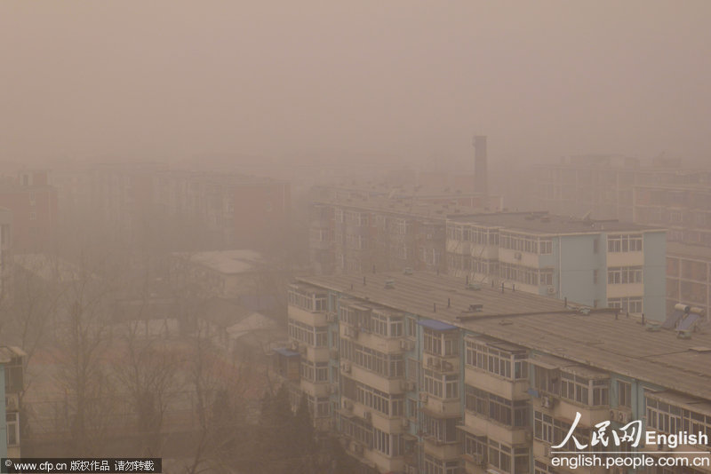 Haze is thick in Shijingshan district in Beijing and visibility drops to less than 500 meters, Feb. 28, 2013. Sand and haze hit Beijing in a row from Wednesday, causing serious air pollution and poor visibility. The Meteorological Bureau of Beijing issued blue alert for strong gale and yellow alert for haze yesterday. (Photo/CFP)
