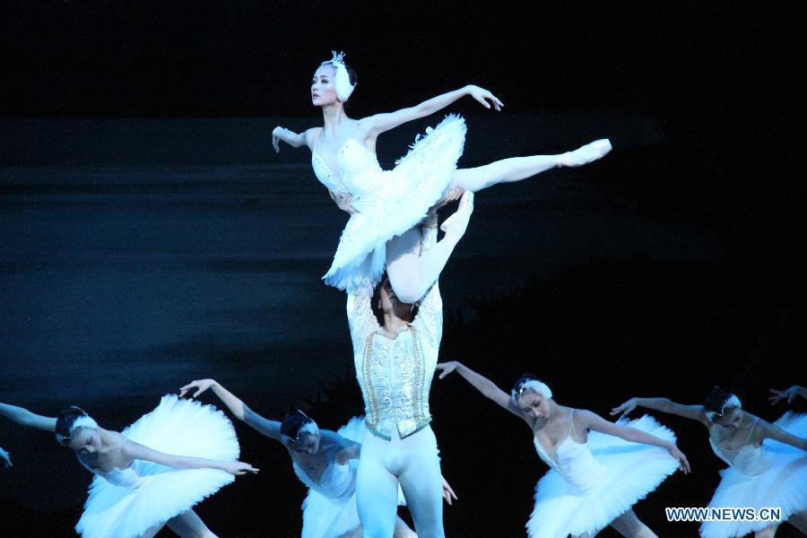 Dancers of the National Ballet of China perform "Swan Lake" in Vancouver, Canada, Feb. 27, 2013. The Chinese ballet troupe performed "Raise the Red Lantern" last week in Montreal as the beginning of their two-week Canadian tour. (Xinhua/Huang Xiaonan) 