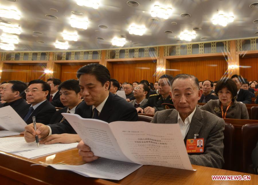 Mei Baojiu (R front), a member of the 12th National Committee of the Chinese People's Political Consultative Conference (CPPCC), attends the opening meeting of the first session of the 12th CPPCC National Committee at the Great Hall of the People in Beijing, capital of China, March 3, 2013. The first session of the 12th CPPCC National Committee opened in Beijing on March 3. (Xinhua/Wang Jianhua)