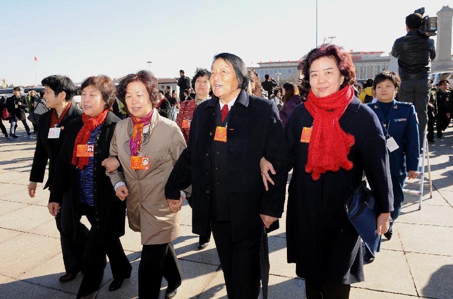 Shen Jilan (2nd R front), a deputy to the 12th National People's Congress (NPC), arrives at the Tian'anmen Square, along with other deputies, in Beijing, capital of China, March 4, 2013. The preparatory meeting for the first session of the 12th NPC was held in Beijing on March 4. (Xinhua/Yang Zongyou)