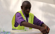 Kenyans turn up to vote in historic elections 