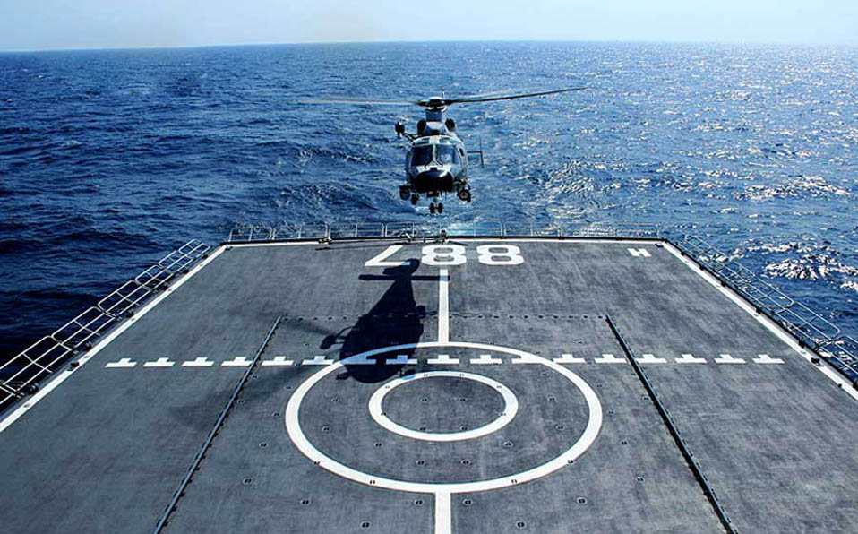 Ship-borne helicopters in taking off and landing training