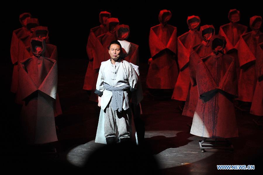 Actors perform a drama in Pingyao of north China's Shanxi Province, March 9, 2013. (Xinhua/Zhan Yan)