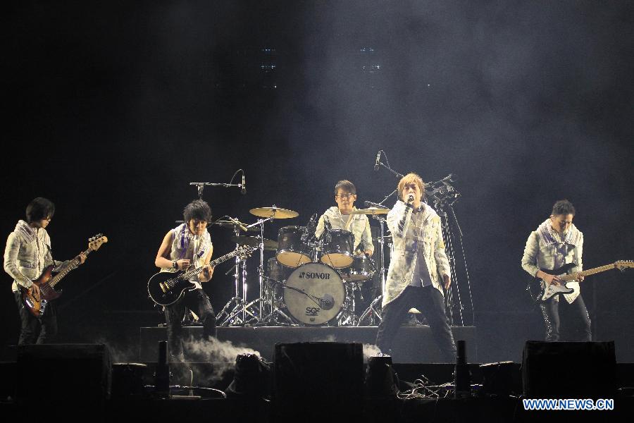 Rock band Mayday perform at their concert in Hangzhou, capital of east China's Zhejiang Province, March 9, 2013. (Xinhua/Wu Huang) 