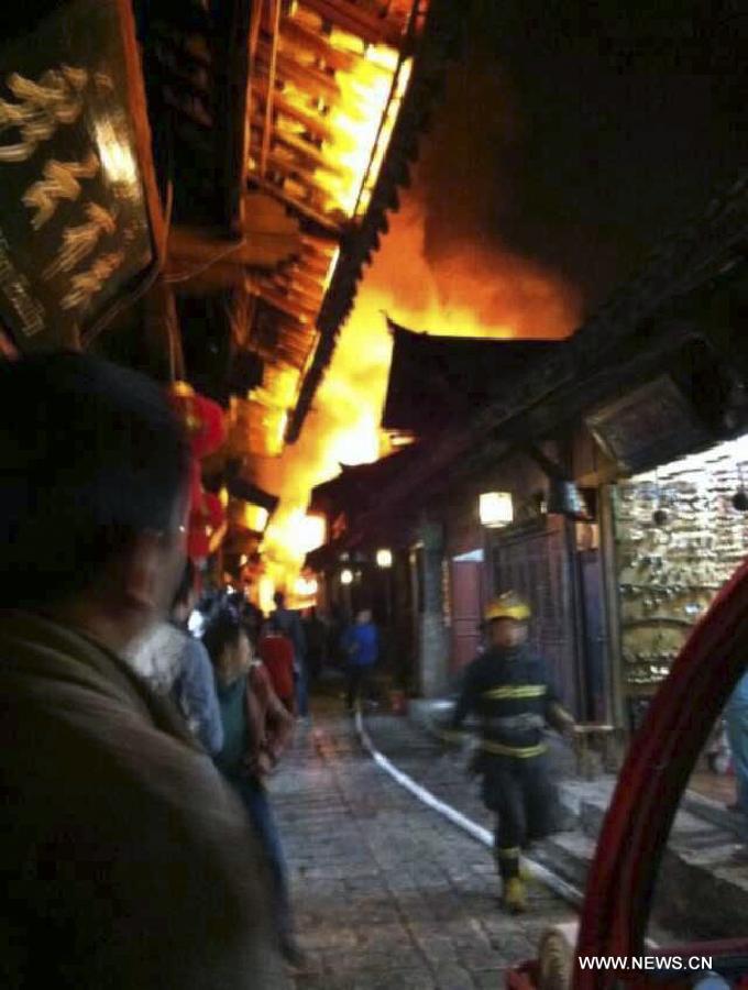 Photo taken on March 11, 2013 by cellphone shows a fire accident scene on Qiyi Street in the old town of Lijiang, southwest China's Yunnan Province. The fire broke out here at around 8:30 p.m. (1230 GMT) on Monday. No casualties were reported as of 10:00 p.m. Police and fire control units have been dispatched to the fire scene. (Xinhua)