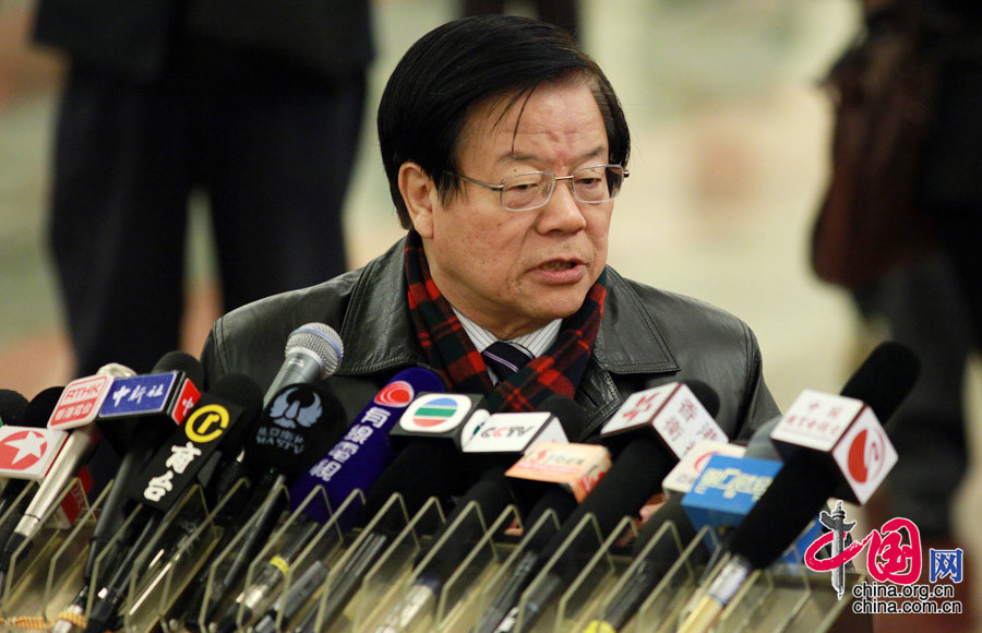 Minister of Culture Cai Wu answered questions to reporters before the meeting started. (China.org.cn /Yang Jia)