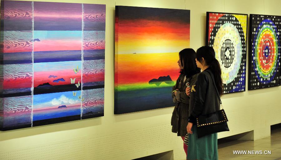 Visitors view a painting exhibition at the Sun Yat-sen Memorial Hall in Taipei, southeast China's Taiwan, March 12, 2013. The exhibition, inaugurated Tuesday in Taipei, displays 66 paintings created by 33 artists. The event will last untill March 27. (Xinhua/Wu Ching-teng)