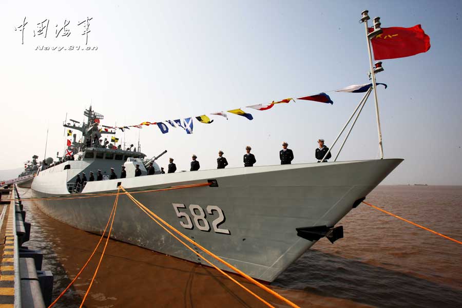 The picture shows a scene of the "Bengbu" guided missile frigate.(navy.81.cn/Qian Xiaohu, Dai Zongfeng)