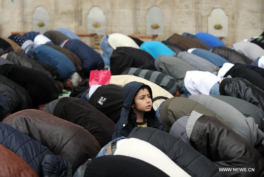 Protesters pray before a demonstration in Istanbul, Turkey, on March 15, 2013. More than 1,000 Turks and Syrians held a rally in Turkey's Istanbul city in protest of the Syrian government on Friday, two years after the unrest broke out in Syria. (Xinhua/Ma Yan) 