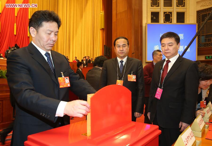 A deputy casts his vote during the sixth plenary meeting of the first session of the 12th National People's Congress (NPC) at the Great Hall of the People in Beijing, capital of China, March 16, 2013. (Xinhua/Chen Jianli) 