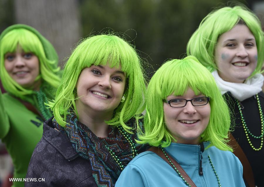 Revelers wear green wigs during the annual St. Patrick's Parade in Washington D.C., capital of the United States, March 17, 2013. (Xinhua/Zhang Jun)