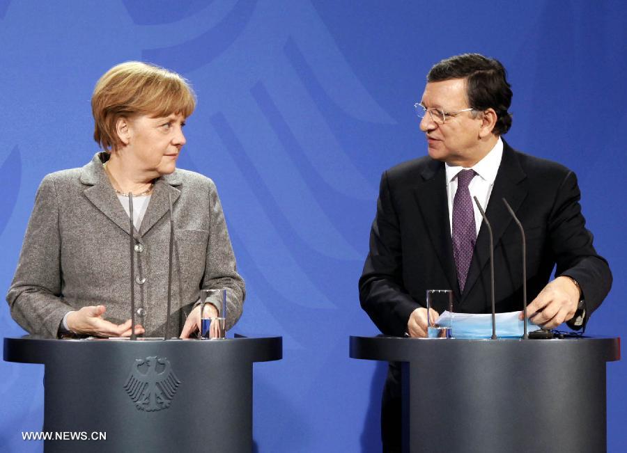 European Union Commission President Jose Manuel Barroso (R) speaks to German Chancellor Angela Merkel during a joint press conference prior to the European Round Table of Industrialists, at the Chancellery in Berlin, Germany, March 18, 2013. The leaders of Germany, France and the European Union Commission pledged to boost growth and competitiveness of the European economy at a meeting on Monday in the German capital. (Xinhua/Pan Xu)