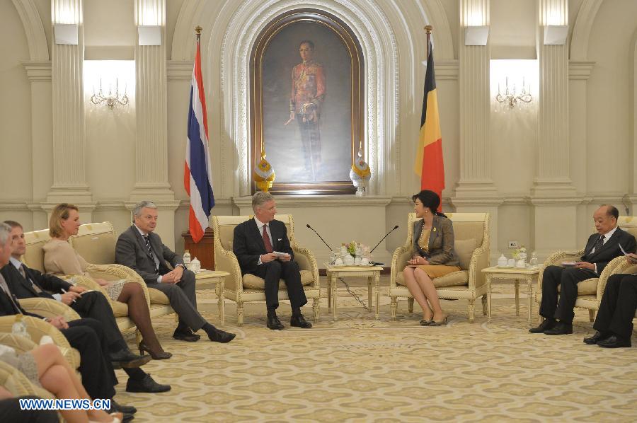Thai Prime Minister Yingluck Shinawatra (2nd R) meets with Belgian Crown Prince Philippe (3rd R) in Bangkok March 18, 2013. (Xinhua/Pool)