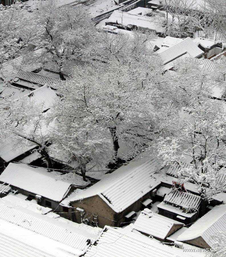 Snow covers houses and trees in Beijing, capital of China, March 20, 2013. Beijing witnessed a snowfall with a depth reaching 10-17 centimeters overnight. The snowfall happened to hit the city on the Chinese traditional calendar date of Chunfen, which heralds the beginning of the spring season. Chunfen, which literally means Spring Equinox or Vernal Equinox, falls on the day when the sun is exactly at the celestial latitude of zero degrees. (Xinhua/Chen Shugen)