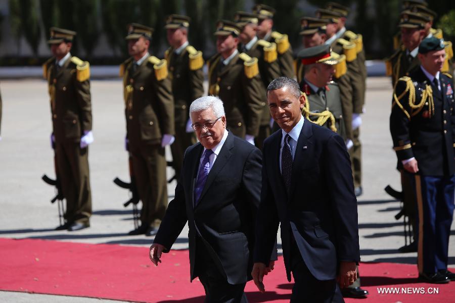 Palestinian President Mahmoud Abbas (L, front) reviews honor guards with his U.S. counterpart Barack Obama (R, front) upon his arrival in the West Bank city of Ramallah on March 21, 2013. Obama arrived in Tel Aviv in Israel Wednesday to start his Mideast tour. Obama will spend three days in Israel, the Palestinian territories and Jordan. (Xinhua/POOL/Fadi Arouri)