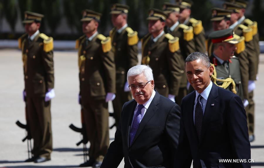 Palestinian President Mahmoud Abbas (L, front) reviews honor guards with his U.S. counterpart Barack Obama (R, front) upon his arrival in the West Bank city of Ramallah on March 21, 2013. Obama arrived in Tel Aviv in Israel Wednesday to start his Mideast tour. Obama will spend three days in Israel, the Palestinian territories and Jordan. (Xinhua/POOL/Fadi Arouri)