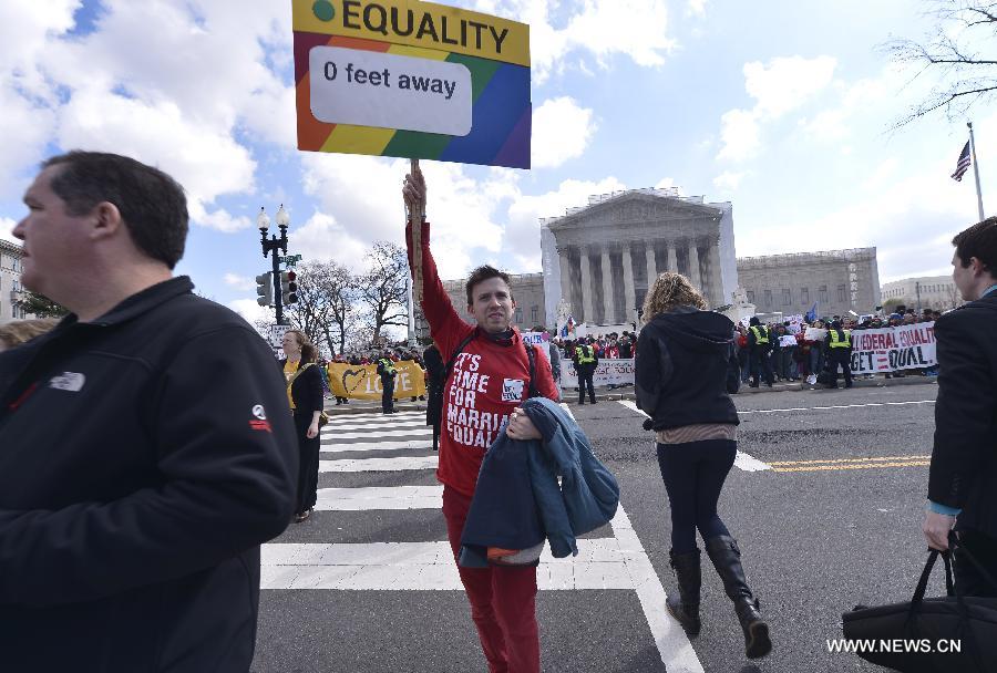 Supporters and opponents of same-sex marriage rally outside the U.S. Supreme Court in Washington D.C., capital of the United States, March 26, 2013. U.S. Supreme Court on Tuesday heard arguments of California's ban on same-sex marriage, opening two days of monumental proceedings on the issue. (Xinhua/Zhang Jun) 